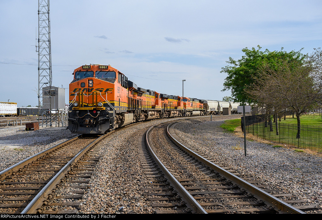 BNSF 6987